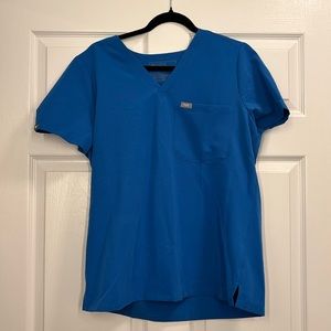 Figs Women’s Casma Three Pocket Scrub Top - Royal Blue